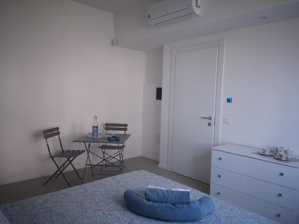 Il Giardino Di Anna - Charming Rooms In 칼리아리 외부 사진