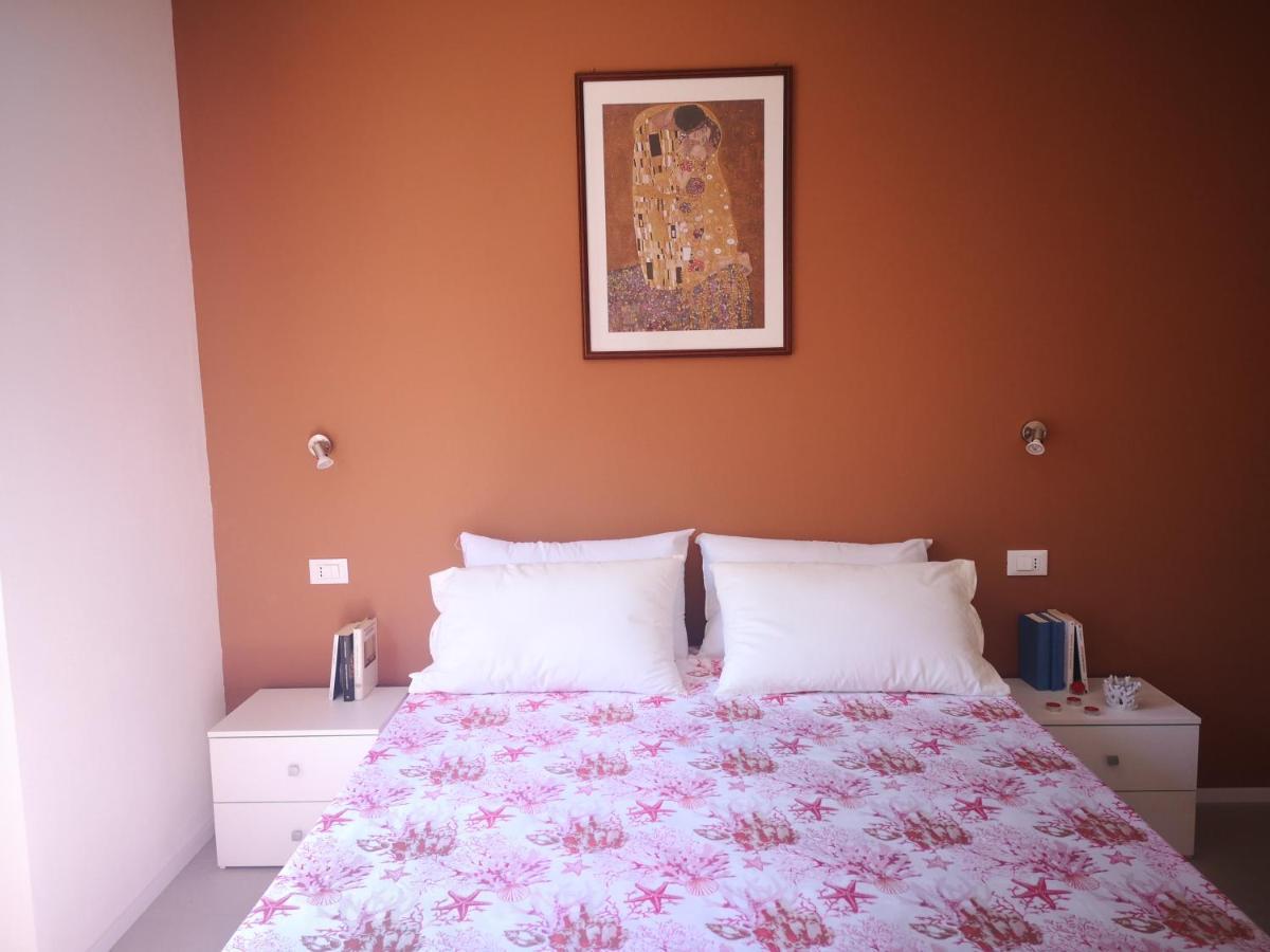 Il Giardino Di Anna - Charming Rooms In 칼리아리 외부 사진